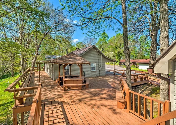 Walk To Marina! 2-Building Dale Hollow Estate