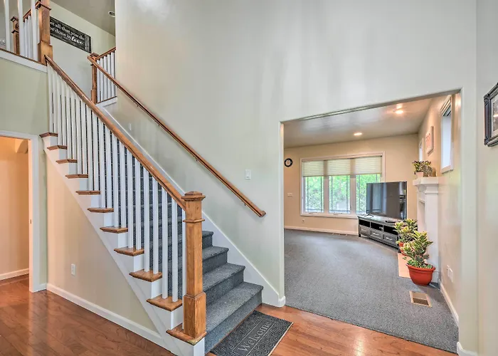 Charming Medford Getaway ~ 4 Miles To Downtown!