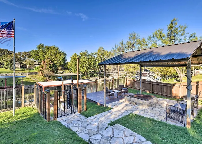 Granbury Home W/ Lake Granbury Access + Dock!