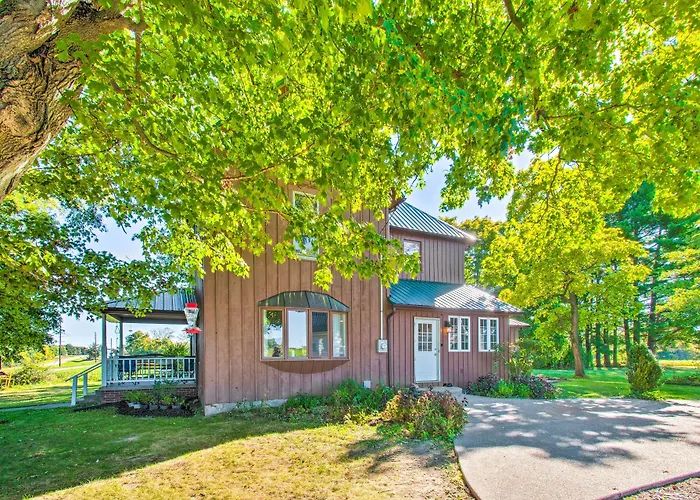 Beautifully Restored Farmhouse In Marshall!