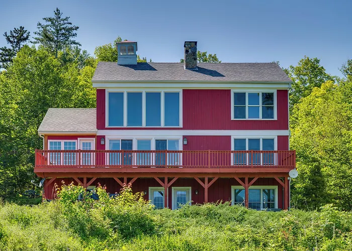 Architect-Designed Franconia Home: Hot Tub & Views