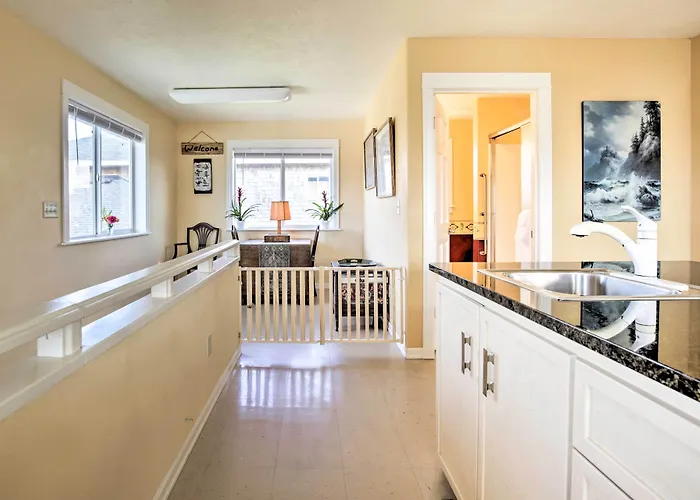 Waldport Townhome W/ Dog Run On Alsea Bay!