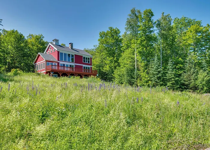 Architect-Designed Franconia Home: Hot Tub & Views