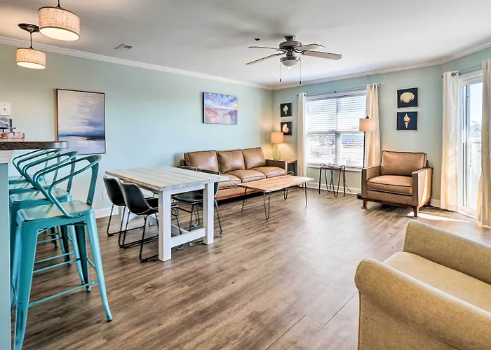 Oak Island Condo - Walk To The Beach!