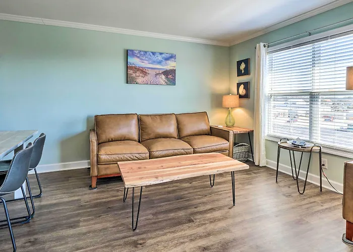 Oak Island Condo - Walk To The Beach!