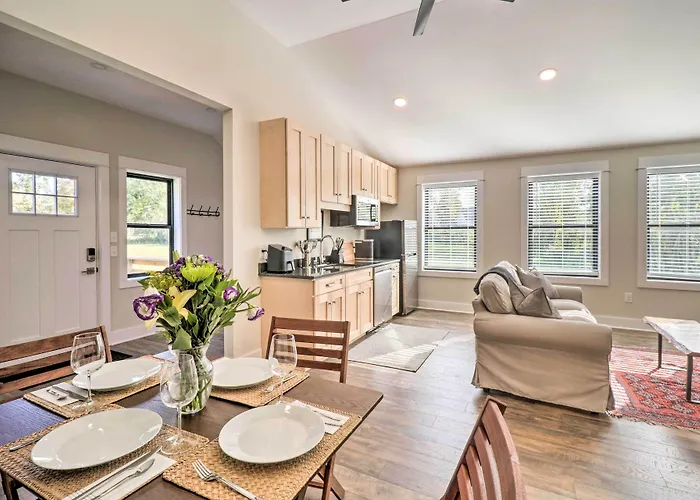 Bright Crozet Apartment W/ Mountain Views!