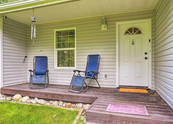 Charming Wasilla Retreat: Walk To Lake Lalen!