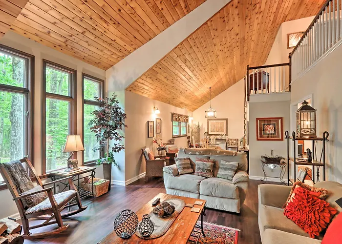 Relaxing Eagle Rock Resort Home - 1 Block To Lake!