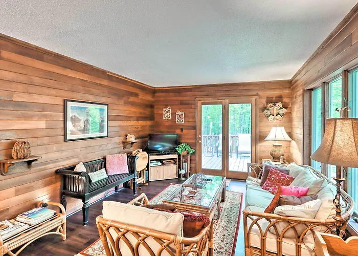 Relaxing Eagle Rock Resort Home - 1 Block To Lake!