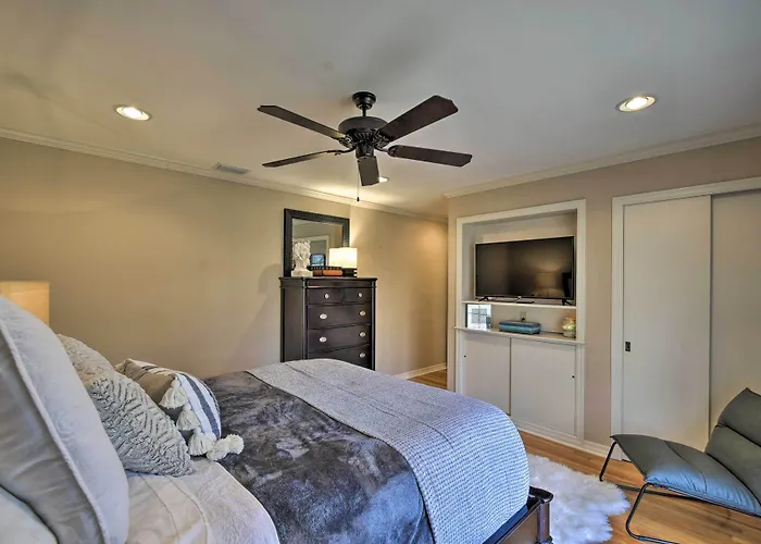 Charming Florence Getaway W/ Fireplace & Grill!