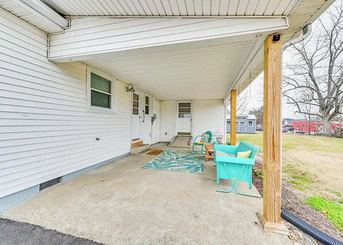 Charming Cave City Vacation Rental W/ Fire Pit!