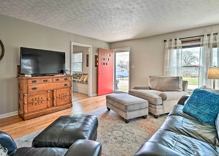 Charming Cave City Vacation Rental W/ Fire Pit!