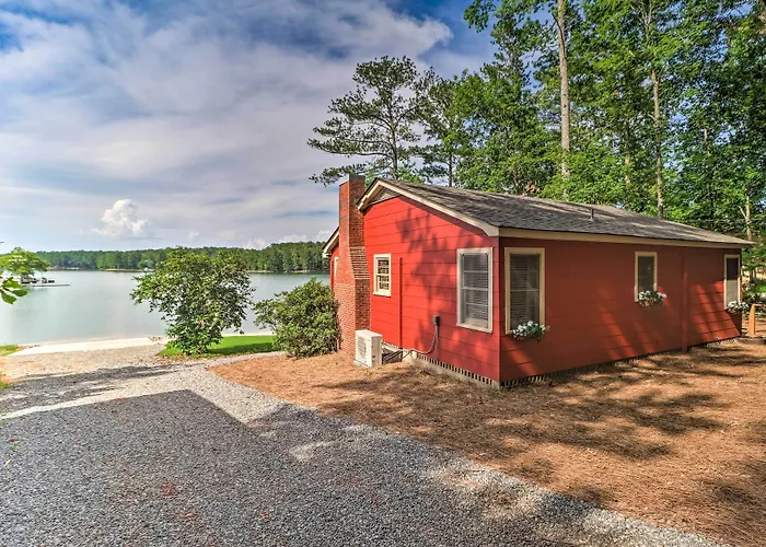 Waterfront Lake Martin Home W/ Grill & Beach!