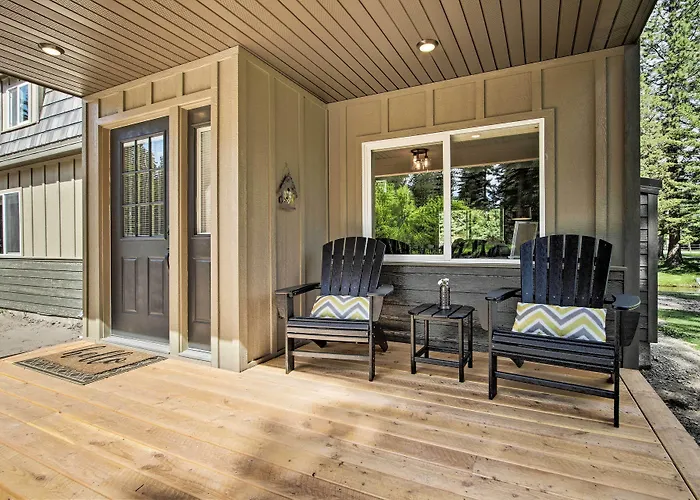 Creekfront Lincoln Home, Steps From Downtown!