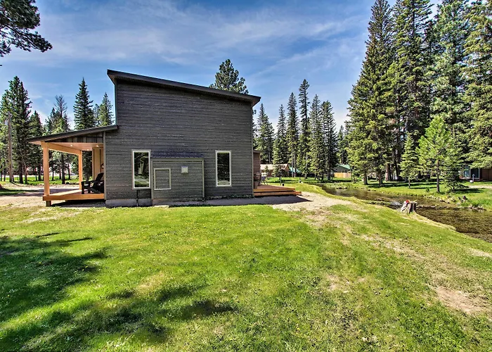Creekfront Lincoln Home, Steps From Downtown!