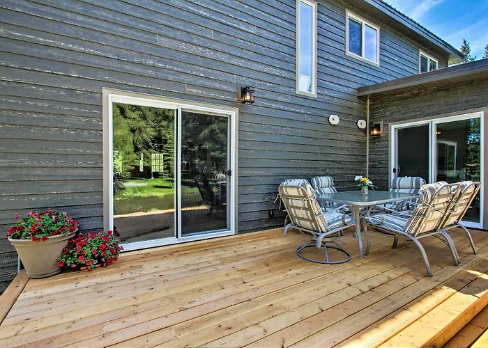 Creekfront Lincoln Home, Steps From Downtown!