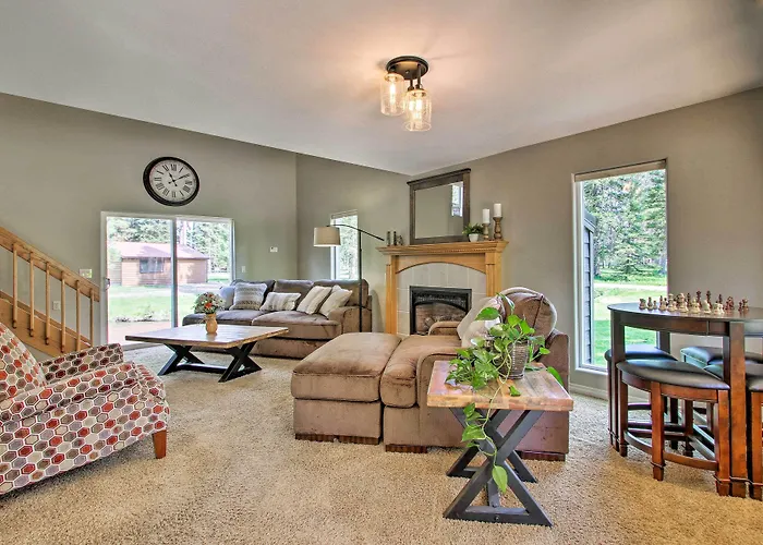 Creekfront Lincoln Home, Steps From Downtown!