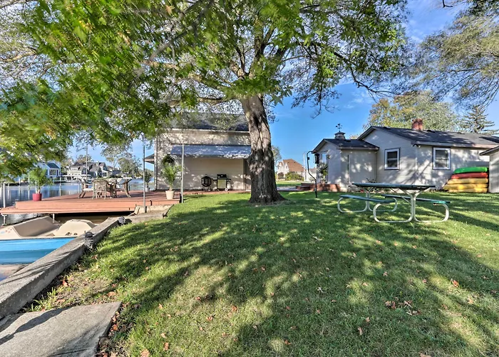 Waterfront Syracuse Home: Deck, Fire Pit & Kayaks