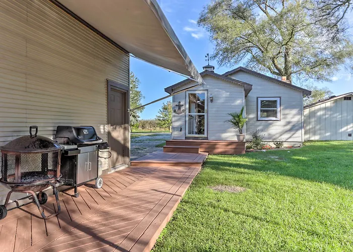 Waterfront Syracuse Home: Deck, Fire Pit & Kayaks