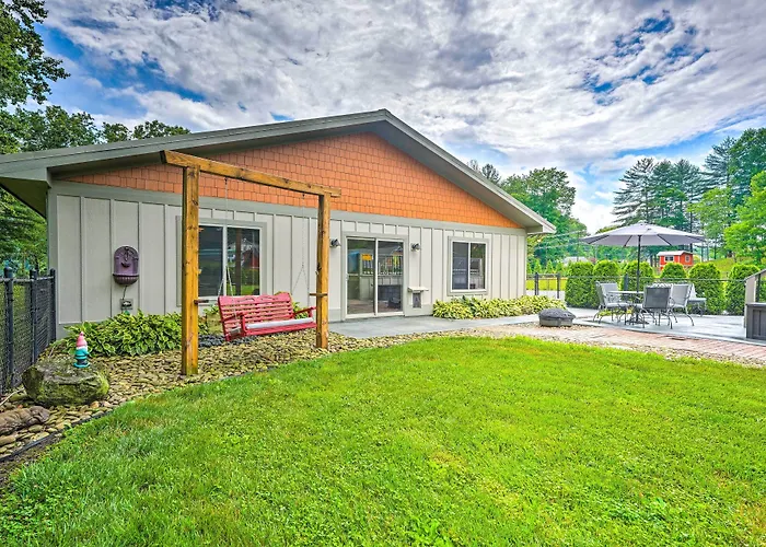 Pisgah Forest Farm Home: Outdoor Pool & Games