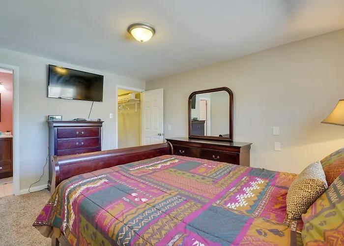 Pueblo House By Riverwalk, 2 Miles To Fairgrounds!