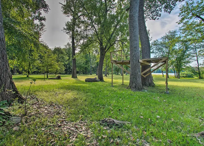 Cozy Riverfront Getaway: Fishing On-Site!