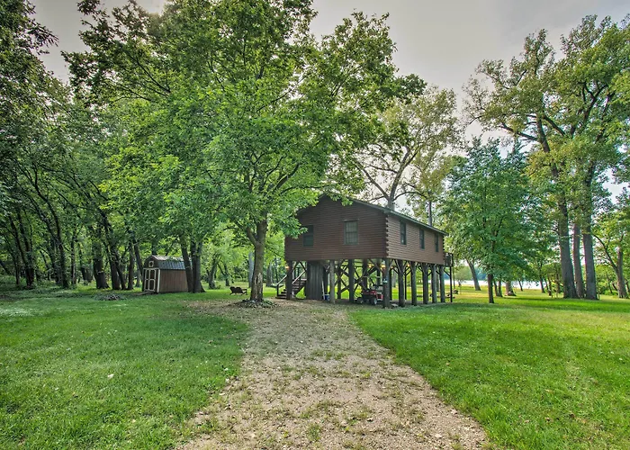 Cozy Riverfront Getaway: Fishing On-Site!