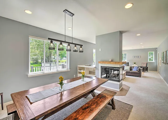 Riverside North Bend Oasis: Stunning Mountain View