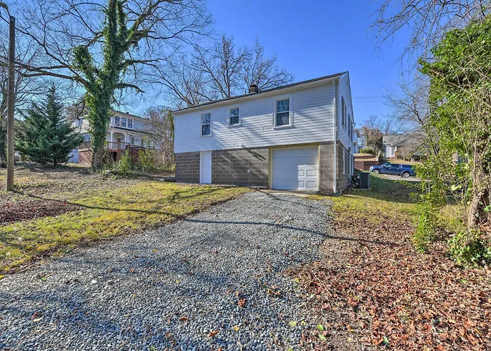 Mid-Century Modern Cottage In Ardmore Area!