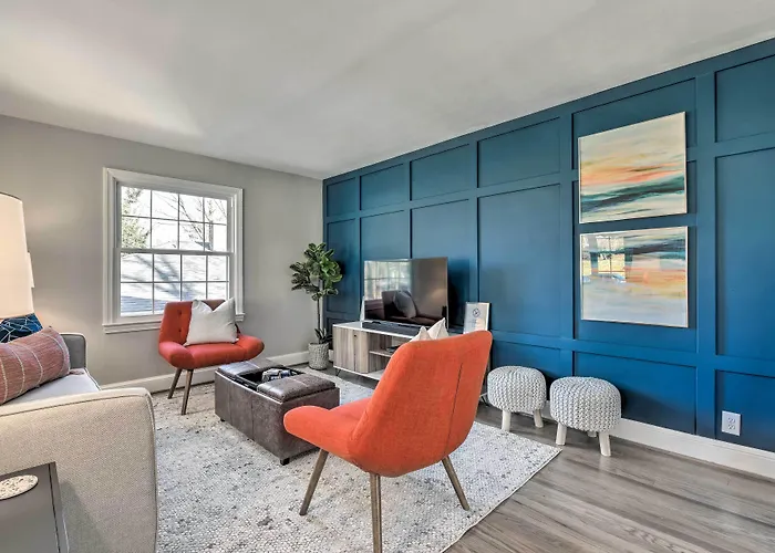 Mid-Century Modern Cottage In Ardmore Area!