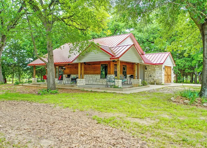 Dog-Friendly Wills Point Home W/ Grill On 10 Acres
