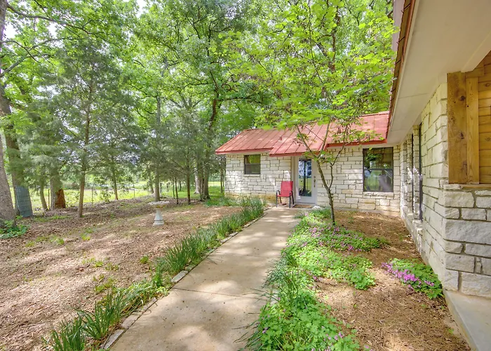 Dog-Friendly Wills Point Home W/ Grill On 10 Acres