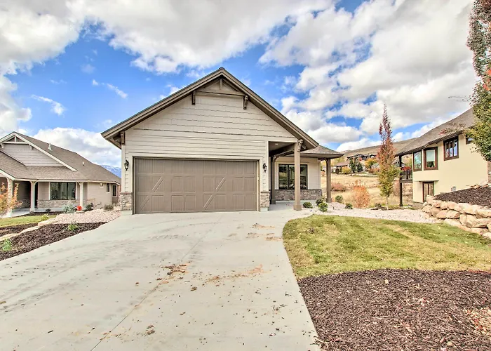 Scenic Eden Gem W/ Hot Tub ~ 6 Mi To Ski Area