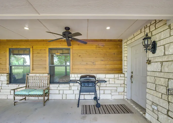 Dog-Friendly Wills Point Home W/ Grill On 10 Acres