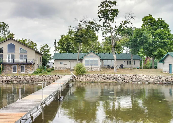 Lakefront Isle Escape W/ Dock + Fire Pit!