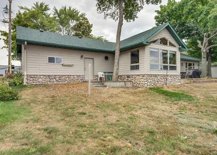 Lakefront Isle Escape W/ Dock + Fire Pit!