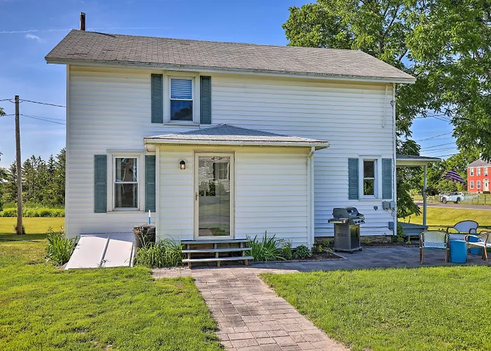 Finger Lakes Farm Retreat: Walk To Wineries!