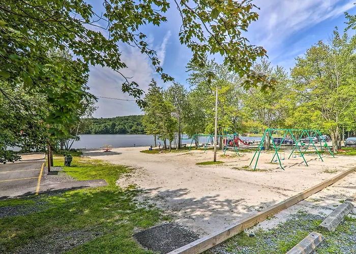 Fire Pit & Community Perks: Blakeslee Cottage!