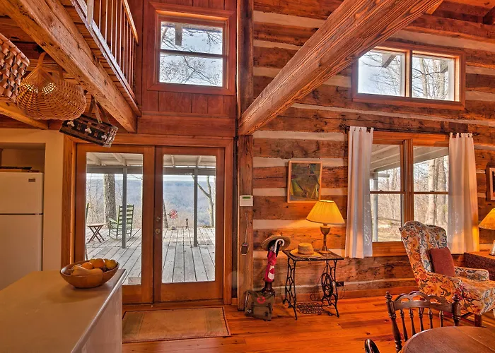 Cozy Cumberland Mountain Cabin W/ Stunning Views!