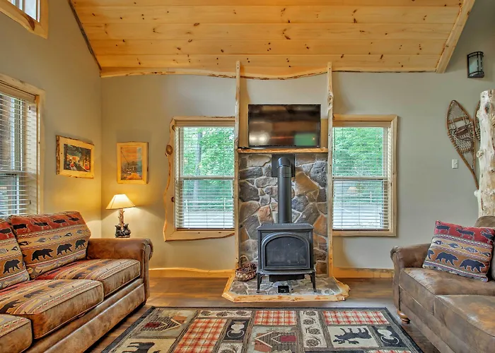 Timber Home: Walk To Slopes & N Conway Shops!