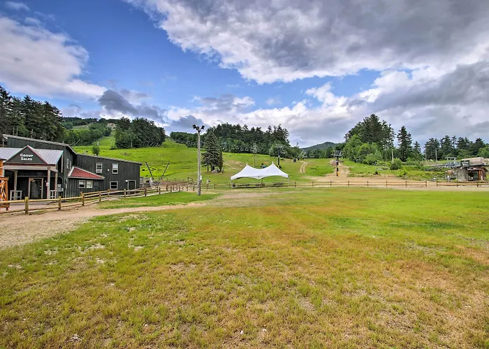 Timber Home: Walk To Slopes & N Conway Shops!