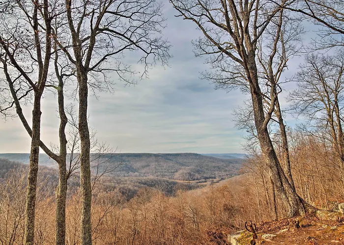 Cozy Cumberland Mountain Cabin W/ Stunning Views!