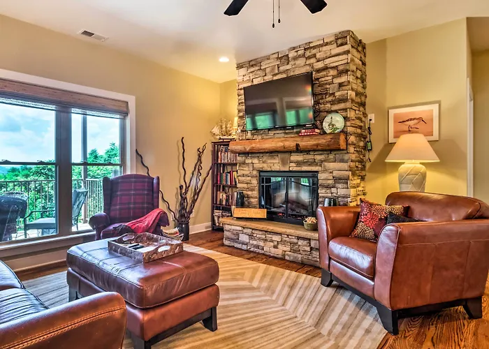 Center Hill Lake Rental: Steps To Hurricane Marina