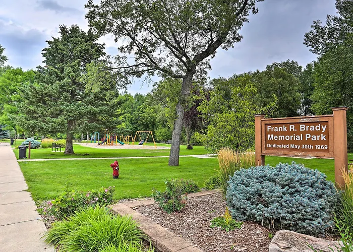 Central Creekfront Spearfish Apt By City Park