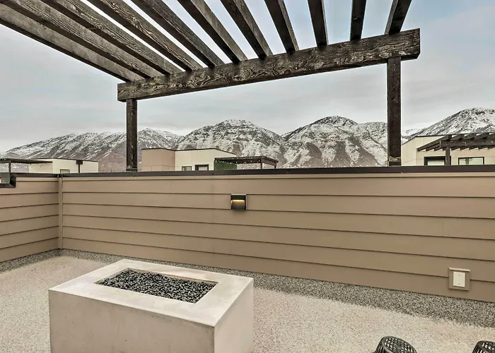 3-Story Provo Townhome: 1 Mi To Byu!