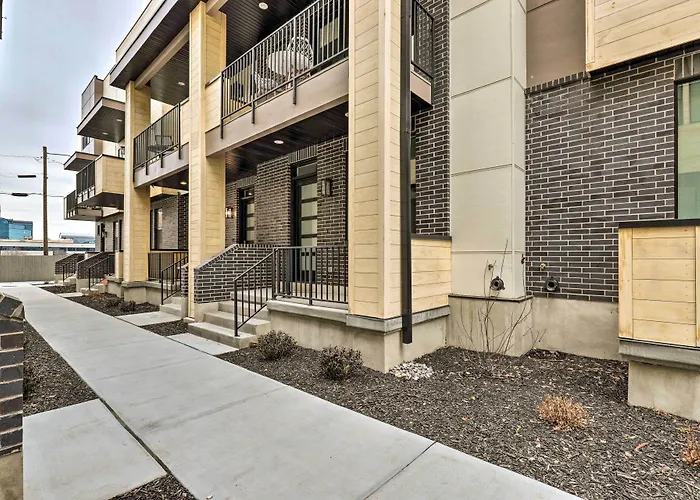 3-Story Provo Townhome: 1 Mi To Byu!