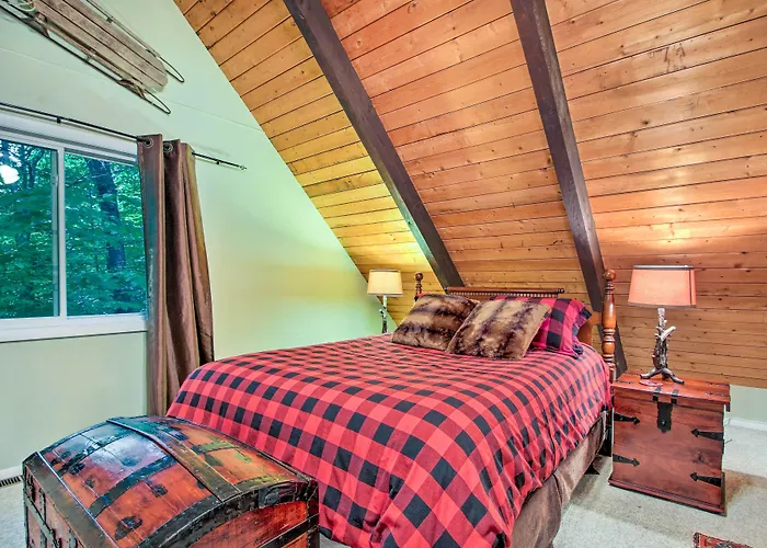 Conway Area Chalet W/ Mountain Views & Fire Pit!