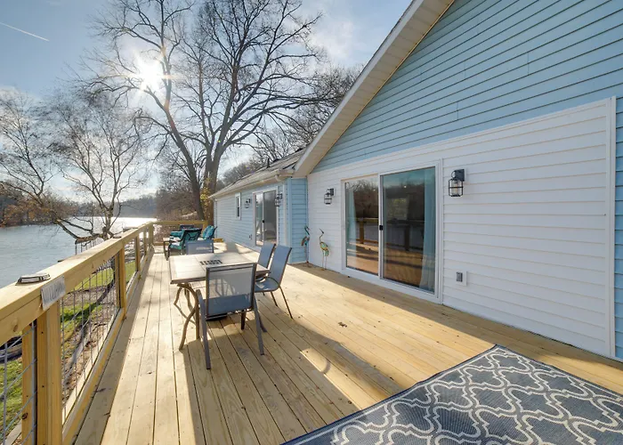 Charming Riverfront Retreat In Monticello!