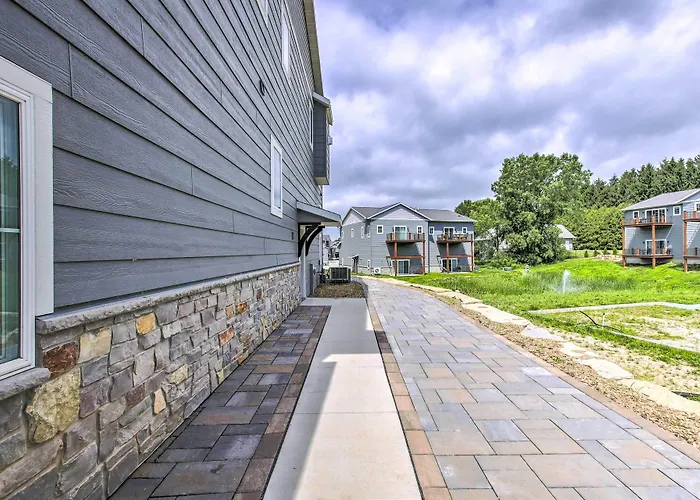 Chic Plymouth Townhome < 1 Mi To Road America