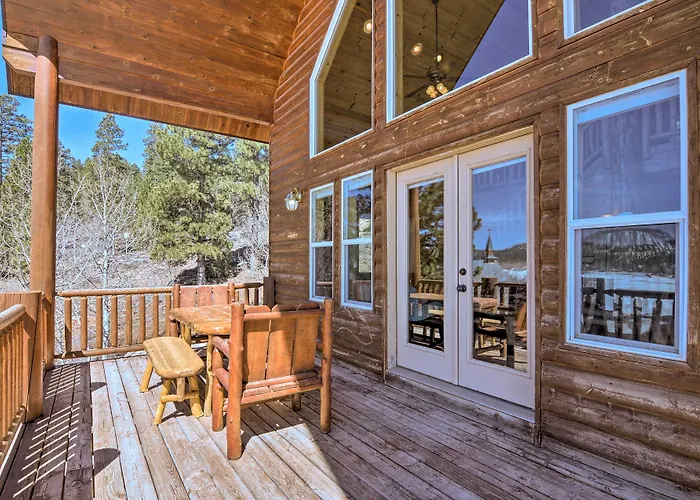 Whistling Woods Cabin: Meadow Views + Gas Grill!